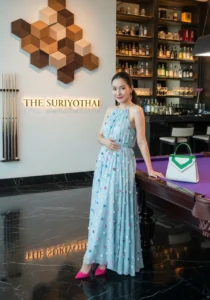 Chic Maternity Photoshoot with a High-End Look